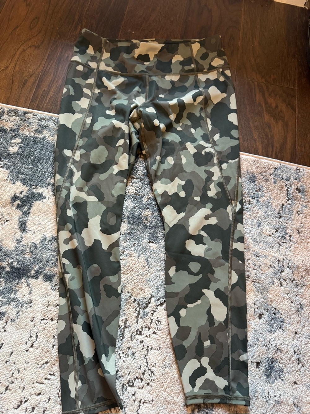 Athleta Lightning Camo 7:8 Tight